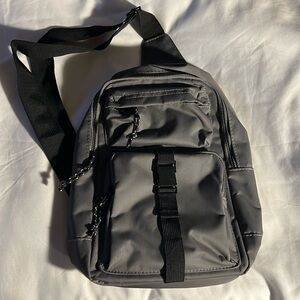 Crossbody Bag/Backpack with Pockets 🩶